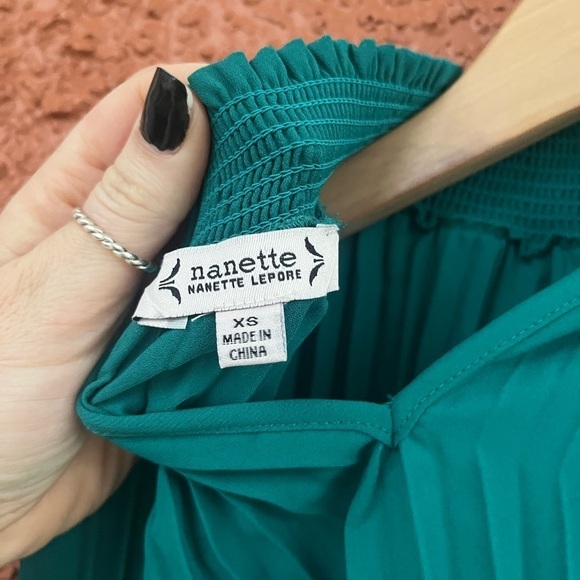 NWT Nanette Lepore Women's Pintuck Ruffle Mock Neck Sleeveless Blouse- XS - Picture 2 of 6